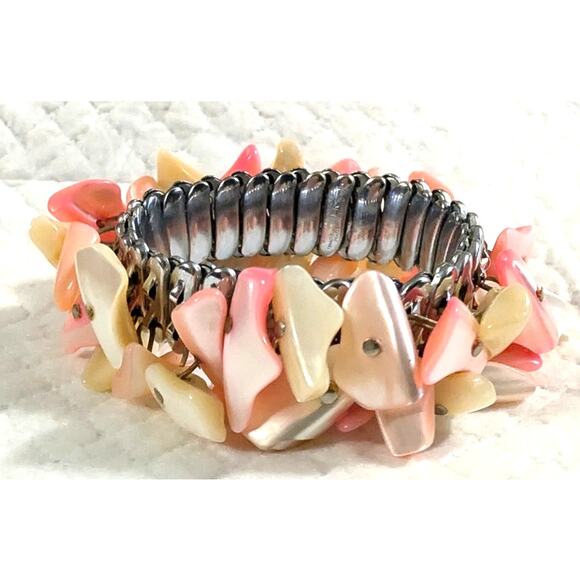 Mother of Pearl Shell Abalone Chips Beads Stretch Bracelet Vintage Cha Cha Pink - Picture 4 of 9